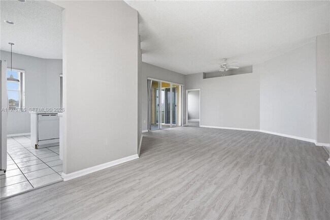 Building Photo - 575 SE 29th Dr