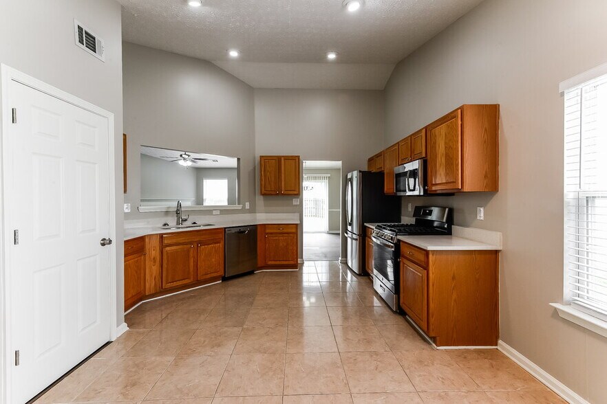 Building Photo - 1180 Eatonton Way