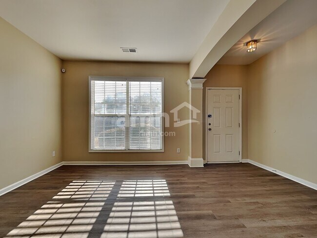 Building Photo - 6216 Roseway Ct