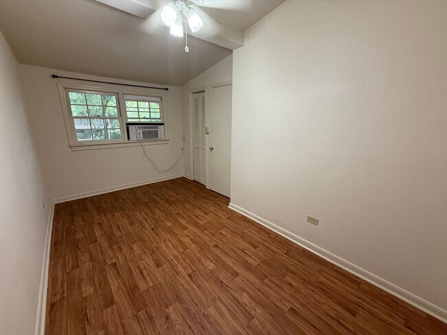 Building Photo - Charming Historic Home – Spacious 2-Bedroo...