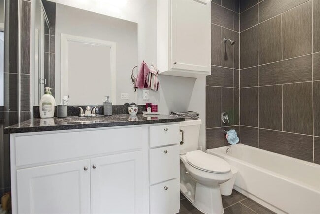 Building Photo - 2109 Maxwell Ln