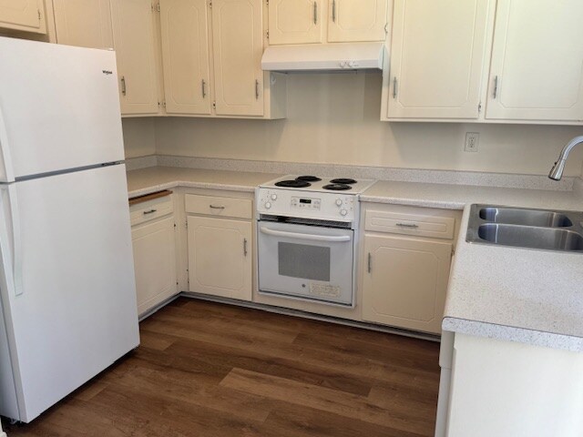 Building Photo - 10310 El Camino Real