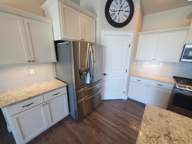 Building Photo - FOR RENT: West Pasco with heated inground ...