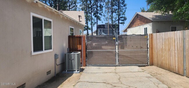 Building Photo - 7538 Vassar Ave