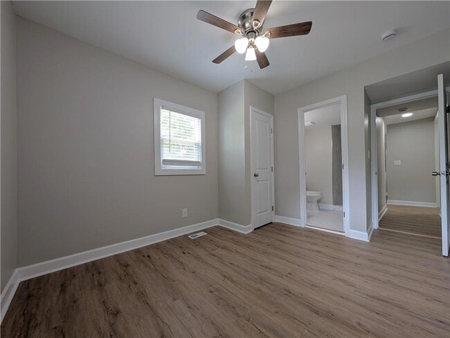 Building Photo - 1377 Pine Ave