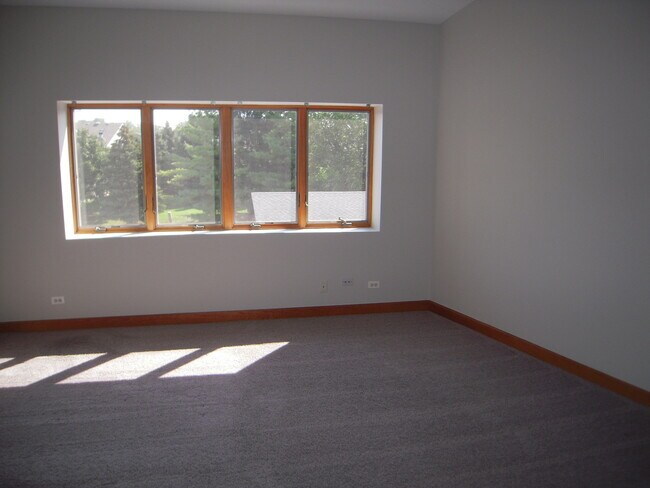 Building Photo - 16649 Oak Park Ave