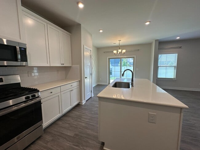 Building Photo - 145 Beacon Dr