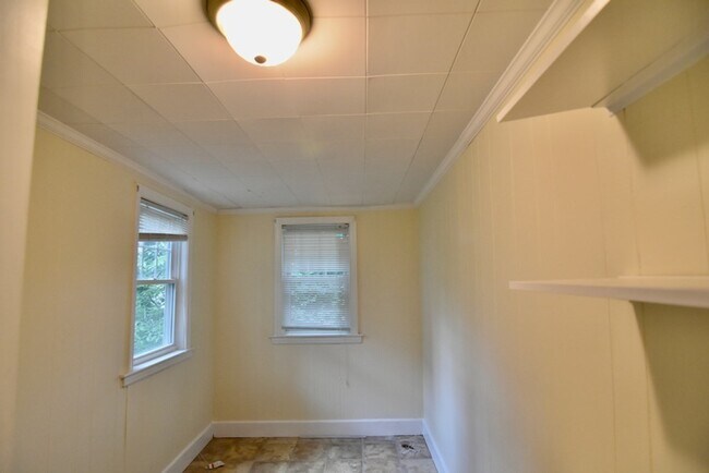 Building Photo - 9 Castlerock St