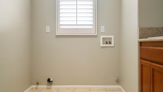 Building Photo - 49142 Barrymore St