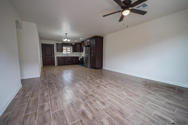 Building Photo - 1921 S Walnut Ave