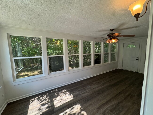 Building Photo - 3 Bedroom Molette with Ravine Views – $1300