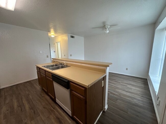 Building Photo - 1311 Eastgate Dr