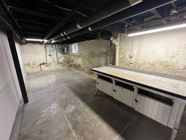 Building Photo - 3 Bed, 2 bath single in Upper Darby