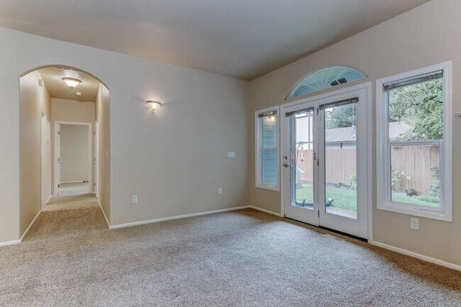 Building Photo - 3353 N Aster Ave