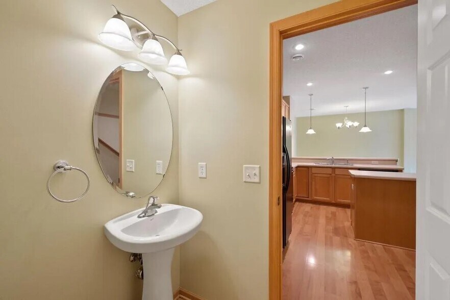 Lower 1/2 bath - 1760 Prescott Ct