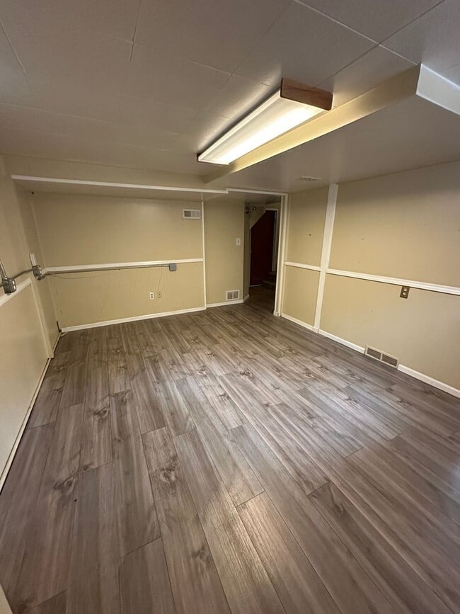 Building Photo - 2 BEDROOMS PLUS BONUS ROOM, 2 BATHROOM, SINGLE FAMILY HOME