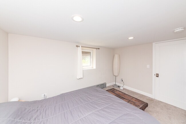 Building Photo - 426 S Elmwood Ave
