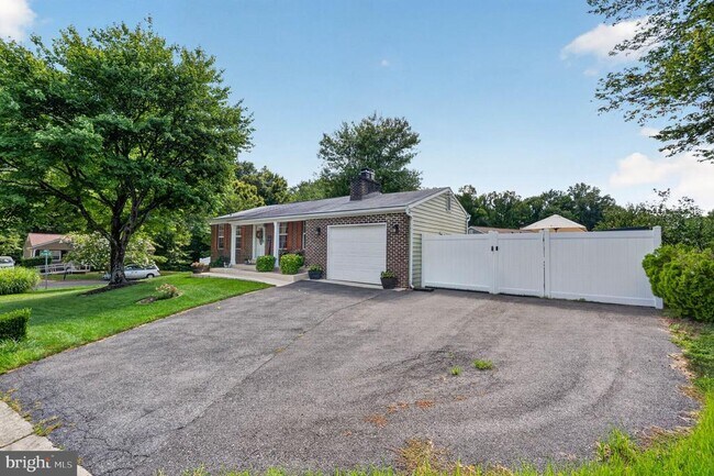 Building Photo - 8805 Rosanne Ct