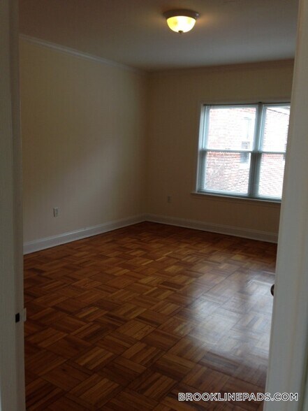 Building Photo - 117 Thornton Rd