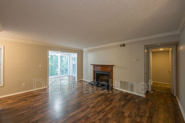 Building Photo - 602 Augusta Dr