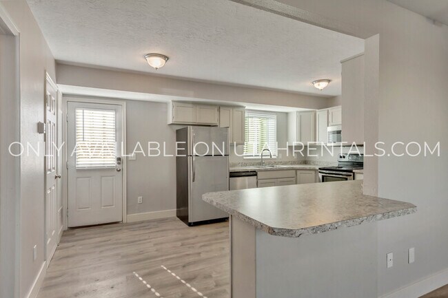 Building Photo - 1731 W Garden Dr