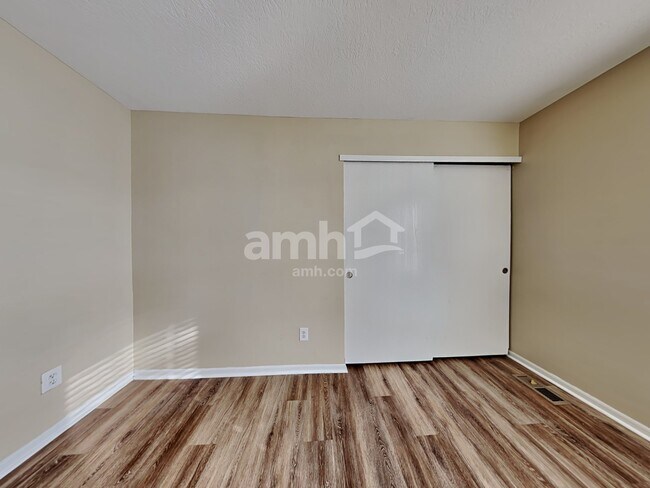 Building Photo - 5785 Chase Run