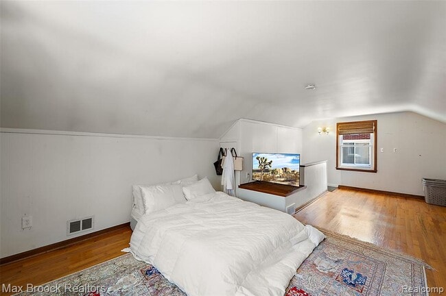 Building Photo - 4420 Elmwood Ave