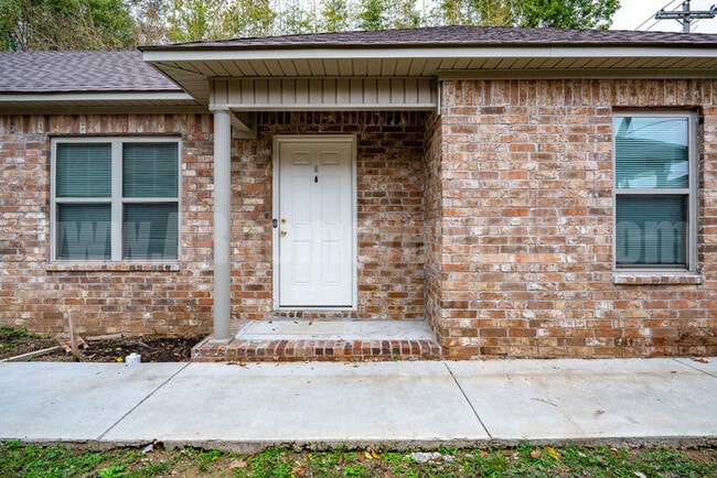 Primary Photo - 707 Robins St