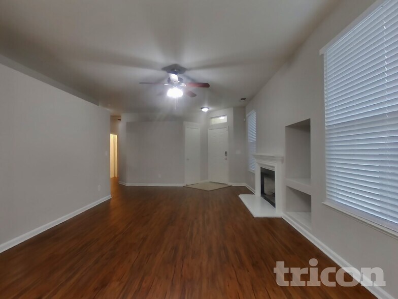 Building Photo - 408 Falcon Dr