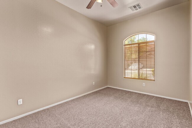 Building Photo - Single Story Large open floor plan home