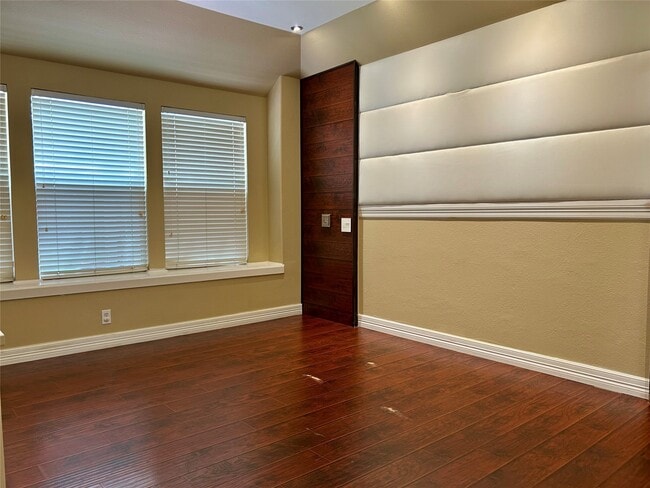 Building Photo - 5319 Lindenchase