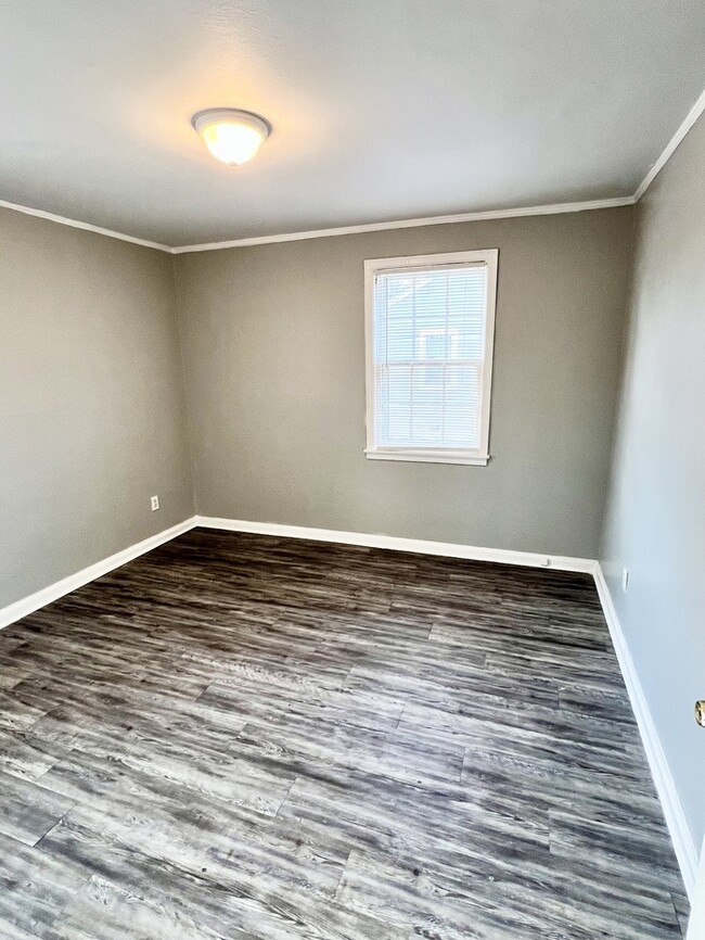 Building Photo - Section 8 Welcomed