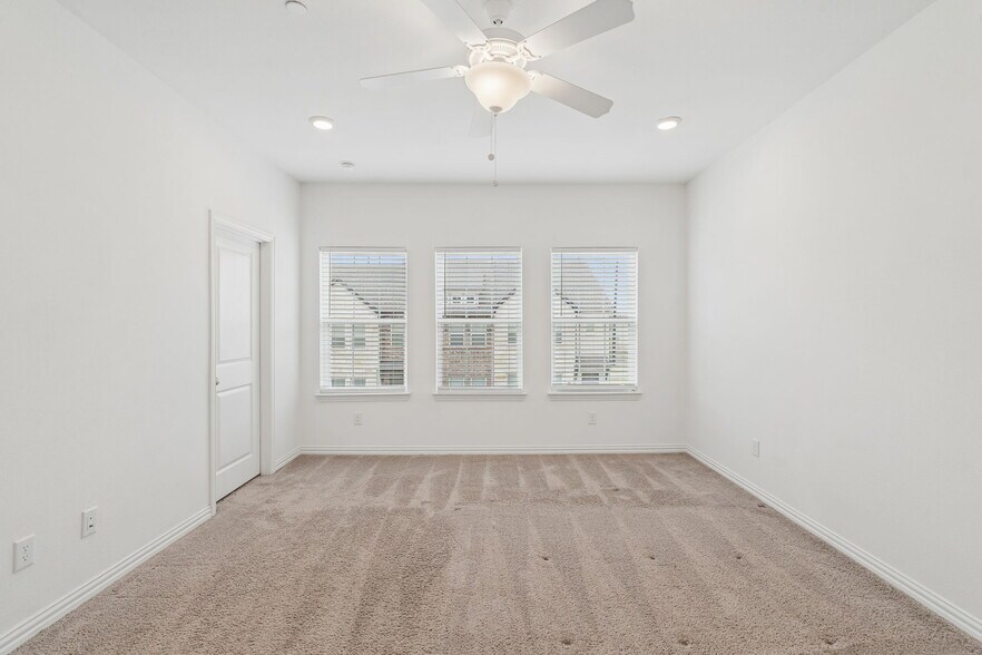 Building Photo - 2215 Adena Springs Dr
