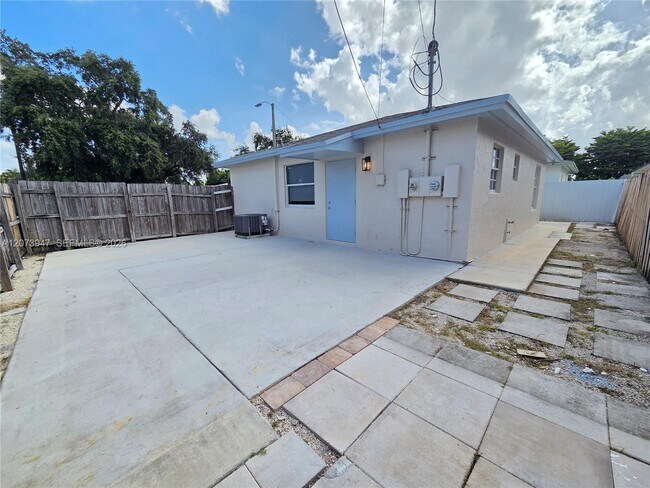 Building Photo - 242 NW 51st Ave