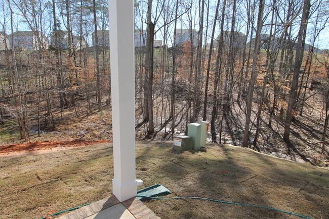 Building Photo - 2BD Townhome minutes from Downtown Pinevil...