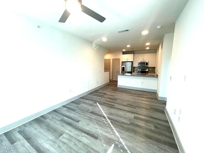 Building Photo - 2601 N Austin Ave