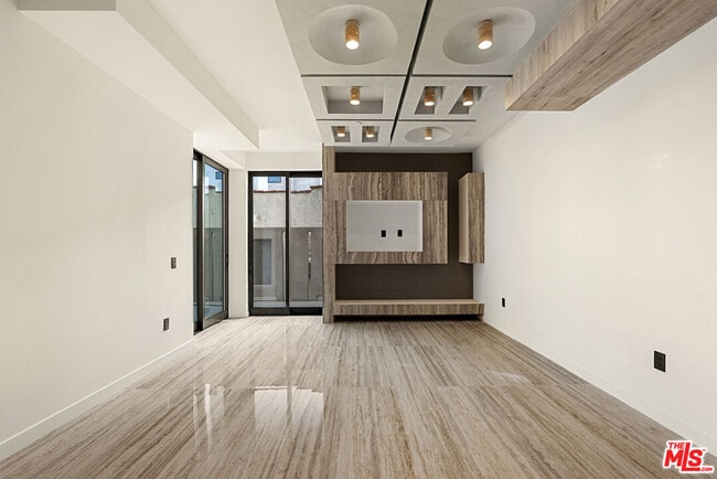 Building Photo - 1021 N Ogden Dr