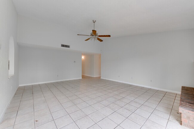 Building Photo - 15702 Mendocino Dr