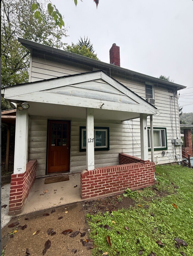 Building Photo - 127 Linhart St
