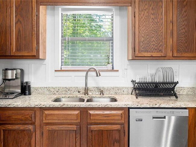 Building Photo - 14 Mill Ct