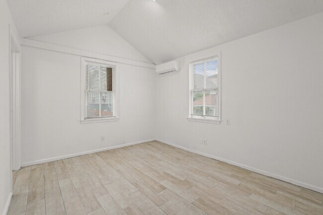 Building Photo - 1415 Church St