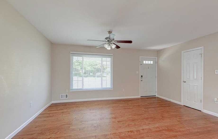 Building Photo - 6510 Carriage Dr