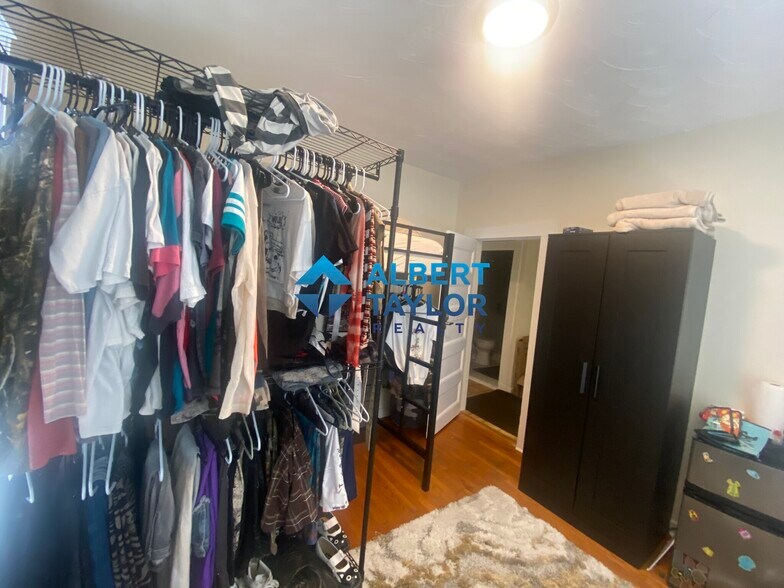 Building Photo - 18 Sawyer Ter