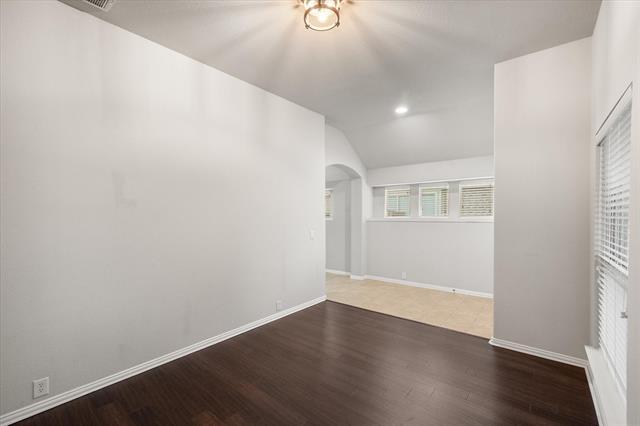 Building Photo - 4802 Oakview Dr