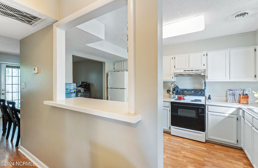 Building Photo - 4905 Pompano Ct