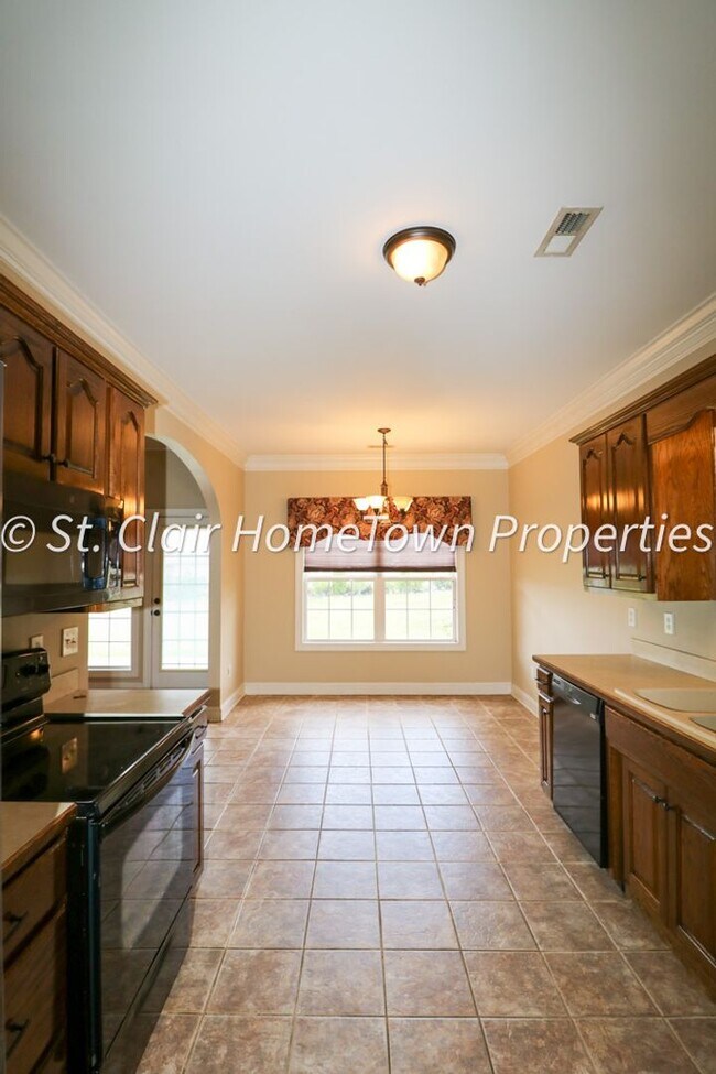 Building Photo - GREAT RENTAL IN FOX HOLLOW SUBDIVISION!
