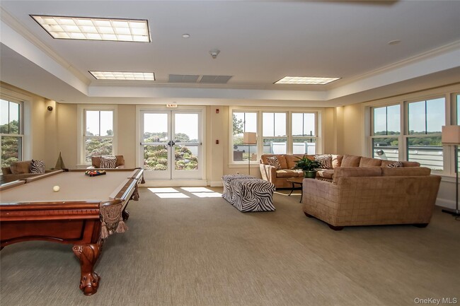 Building Photo - 225 Stanley Ave