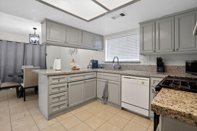 Building Photo - 4505 Gardenwood Ln