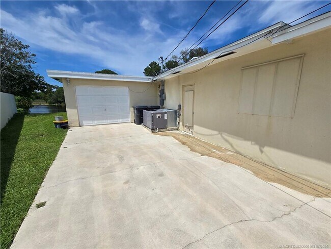 Building Photo - 2648 Rockcrest Ct