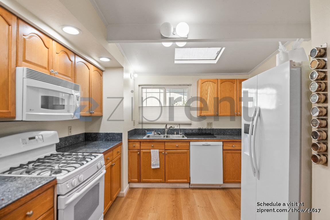 Building Photo - 921 Lakebird Dr